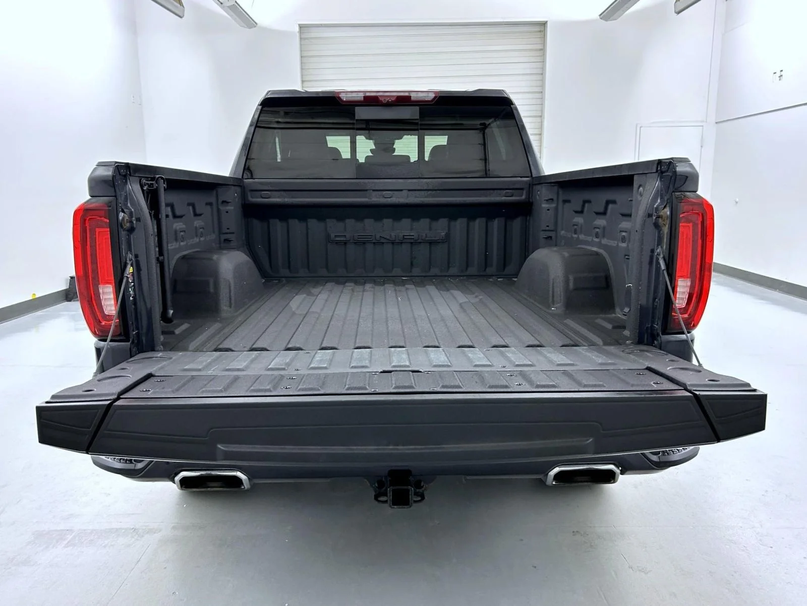 Used 2023 Silver GMC Denali image 22
