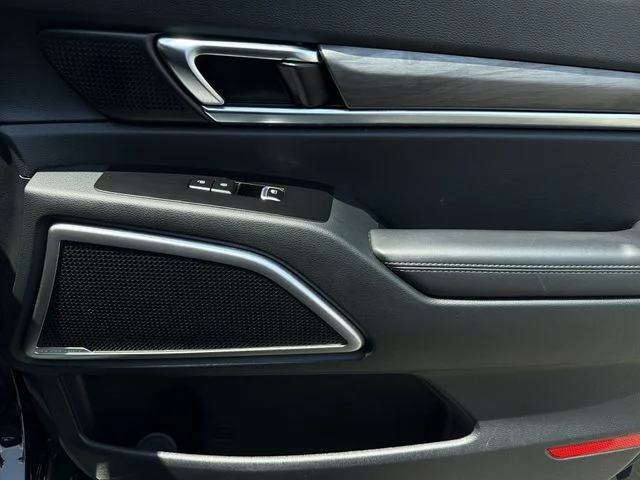 Used 2025 Black Kia EX X-Line image 37