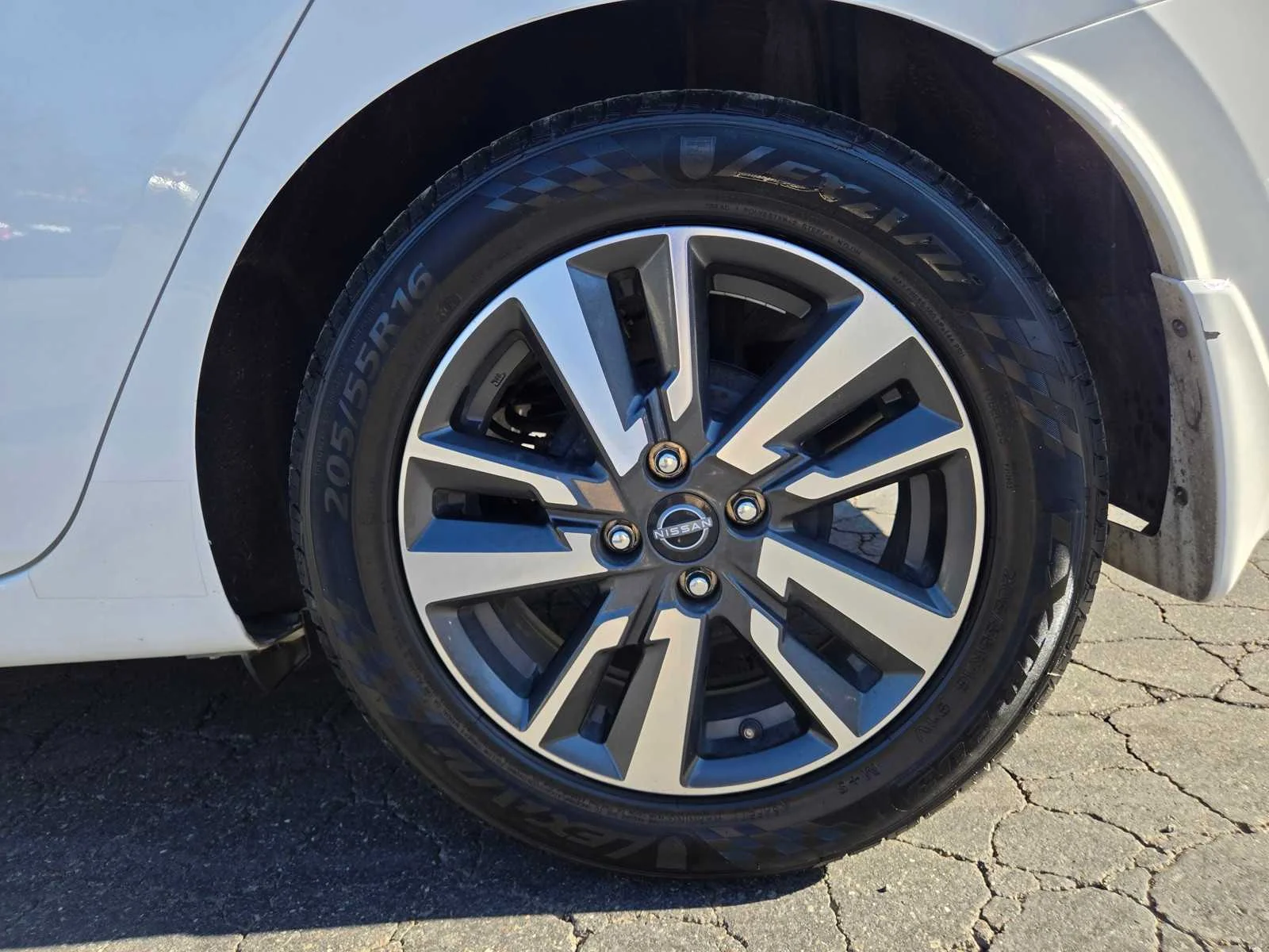 Used 2024  Nissan S image 28