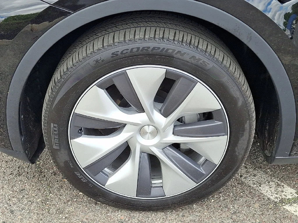 Used 2023  Tesla Long Range image 28