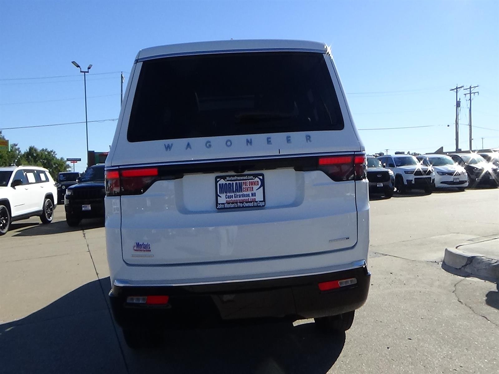 Used 2023 Bright White Clear Coat (pw7) Jeep Series II image 8