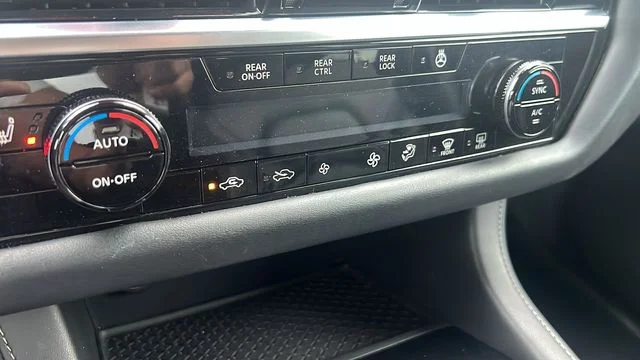 Used 2022 Brown Nissan SL image 25