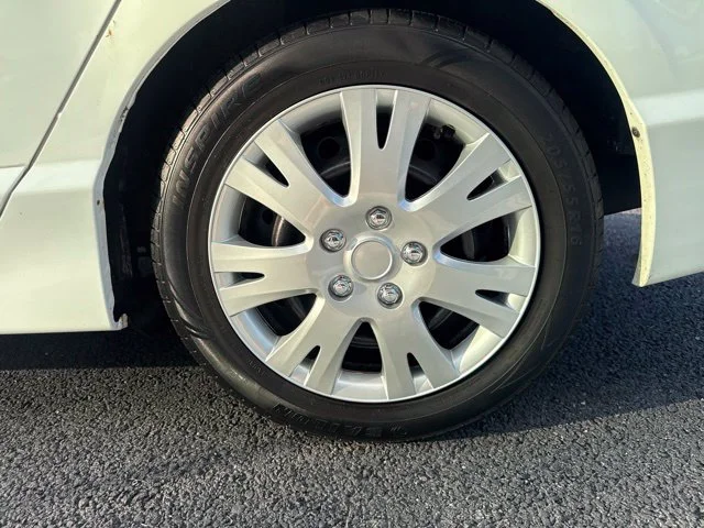 Used 2011 White Honda LX image 7