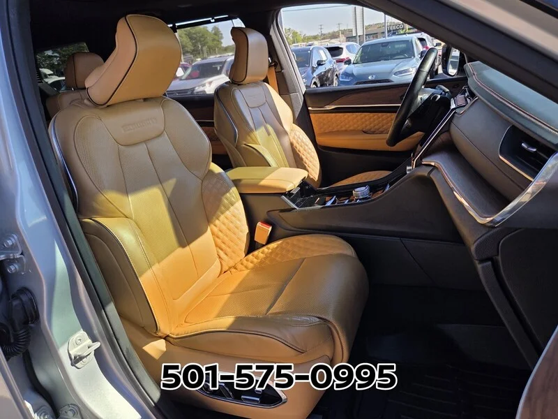 Used 2023 Silver JEEP SUMMIT 4X4 image 21