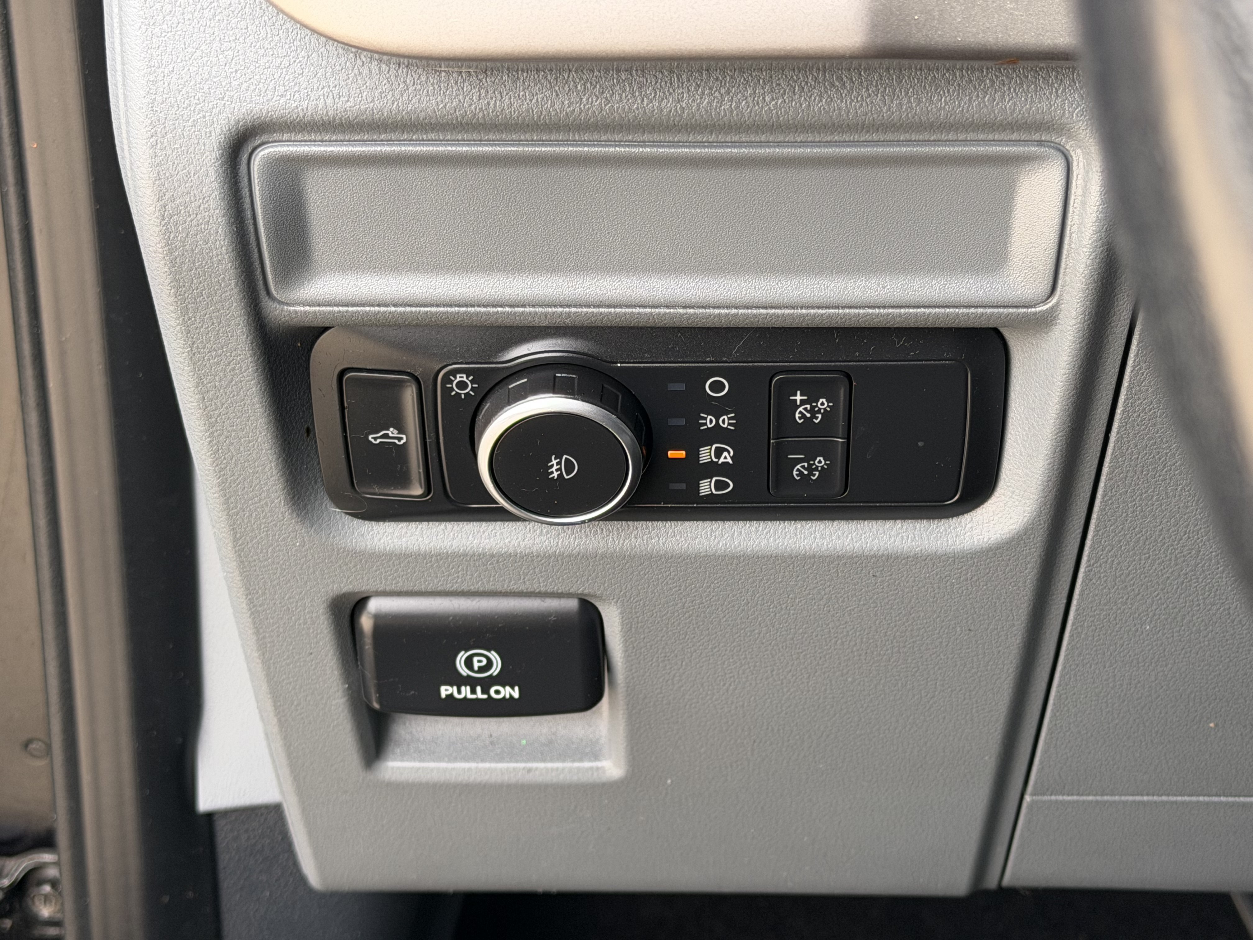 Used 2022 Agate Black Metallic Ford XLT image 25