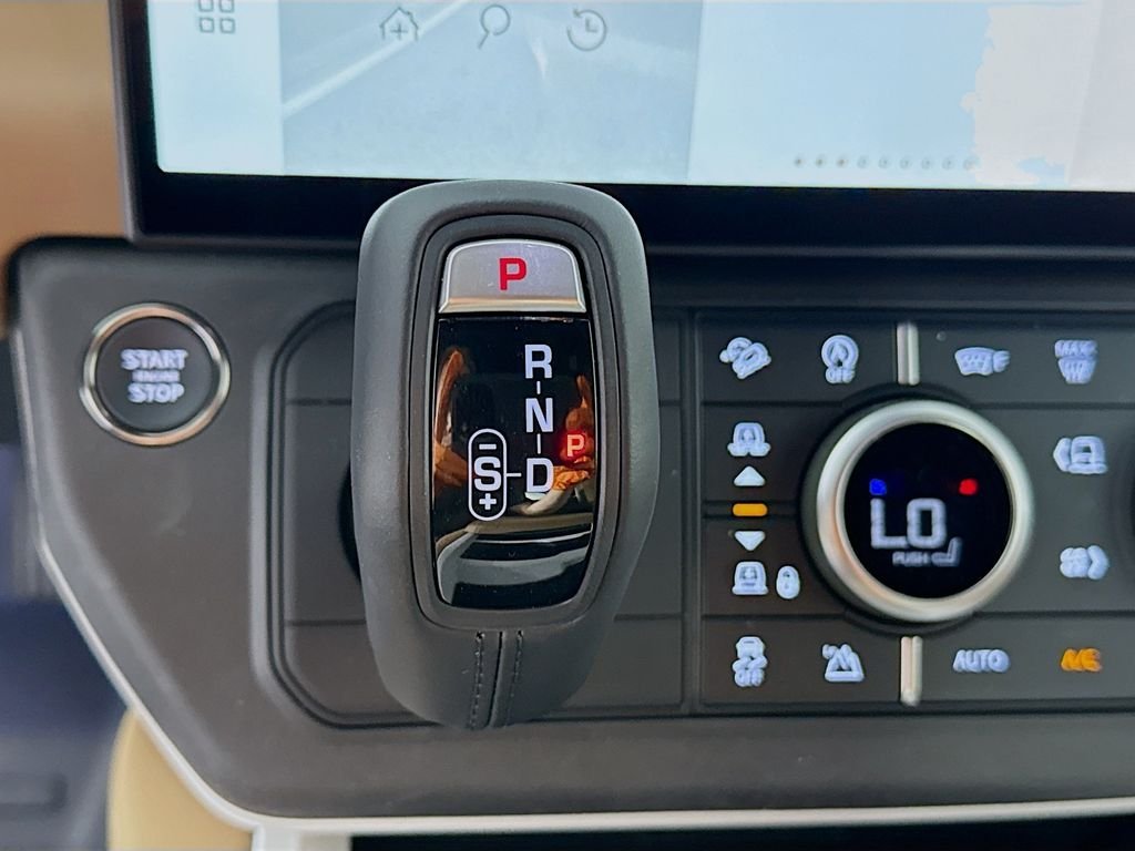 New 2026 Santorini Black LAND ROVER X-Dynamic SE image 18