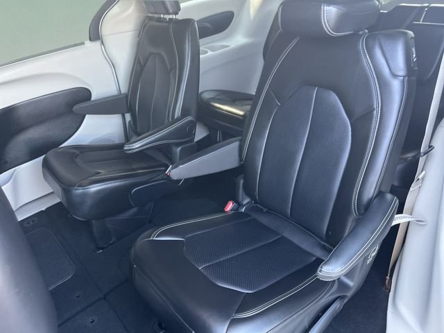 Used 2024 Silver Mist Clearcoat Chrysler Touring L image 13