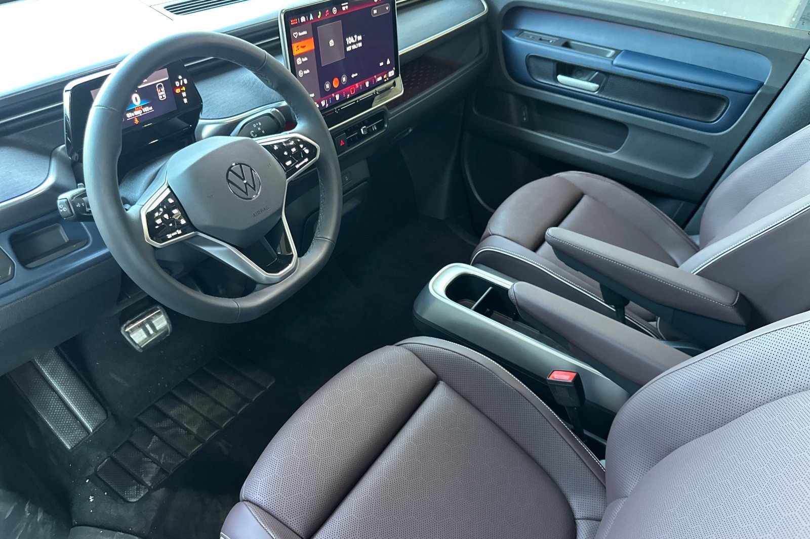 New 2025 Deep Black Pearl Volkswagen Pro S image 10
