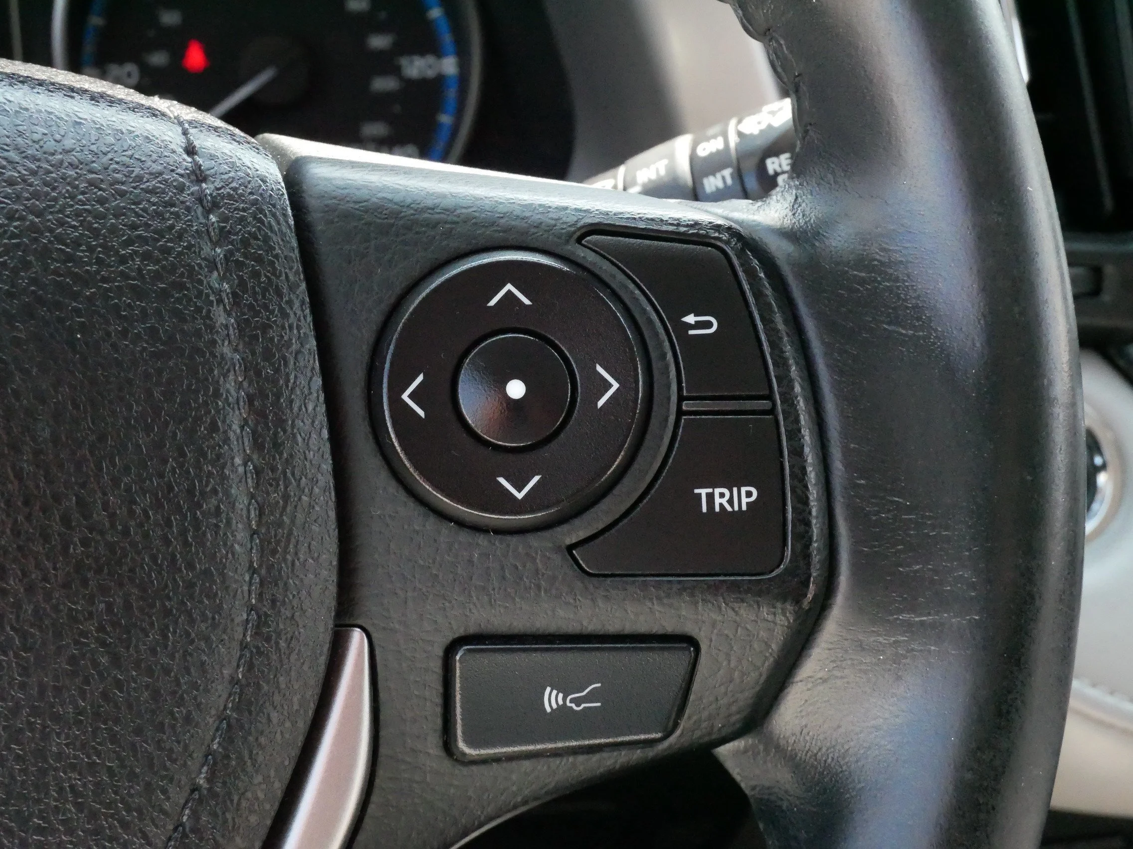 Used 2018 Ruby Flare Pearl Toyota XLE image 25