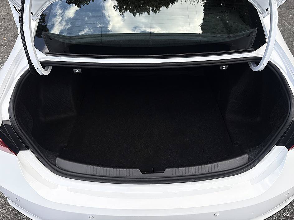 Used 2025 Summit White Chevrolet LT image 22