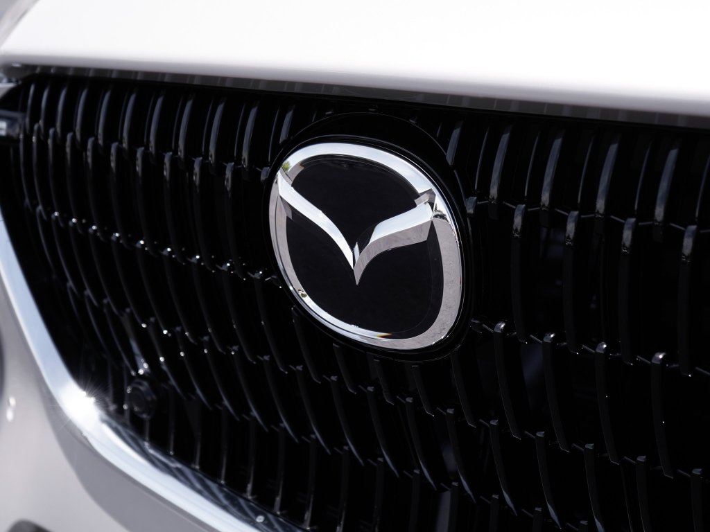 New 2026 Platinum Quartz Mazda Preferred image 3