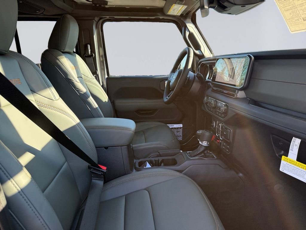 New 2026 Granite Crystal Metallic Clear-Coat Exterior Paint Jeep Mojave X image 17