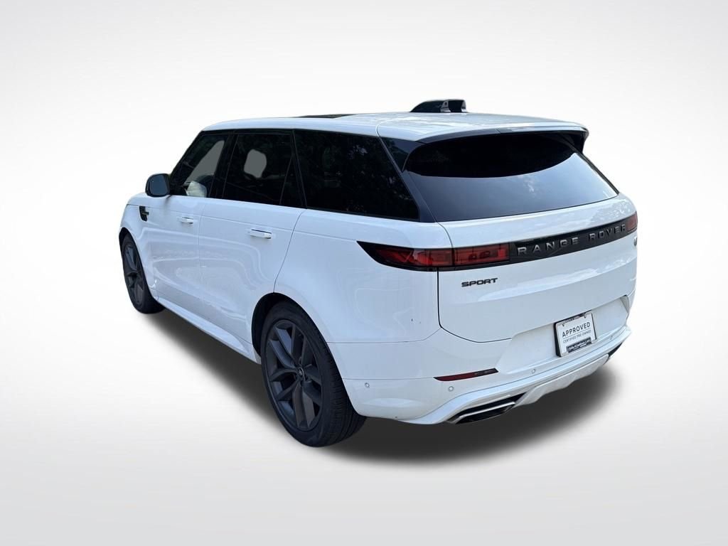 Used 2023 White Land Rover SE Dynamic image 6