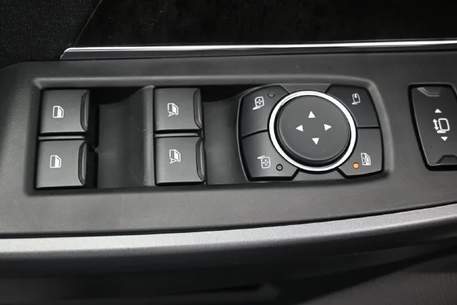 New 2027 Glacier Gray Metallic Tri-Coat Ford F-250® Lariat® image 7