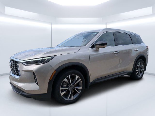 Used 2025 Silver INFINITI LUXE image 7