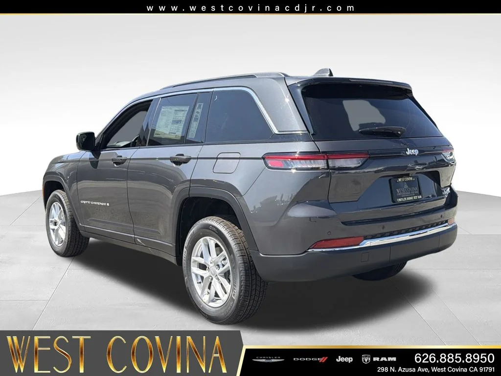 New 2026 Baltic Gray Metallic Clearcoat Jeep Laredo image 11