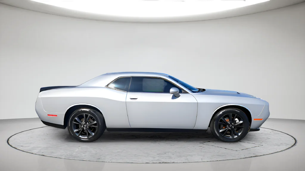 Used 2020 Silver Dodge SXT image 2