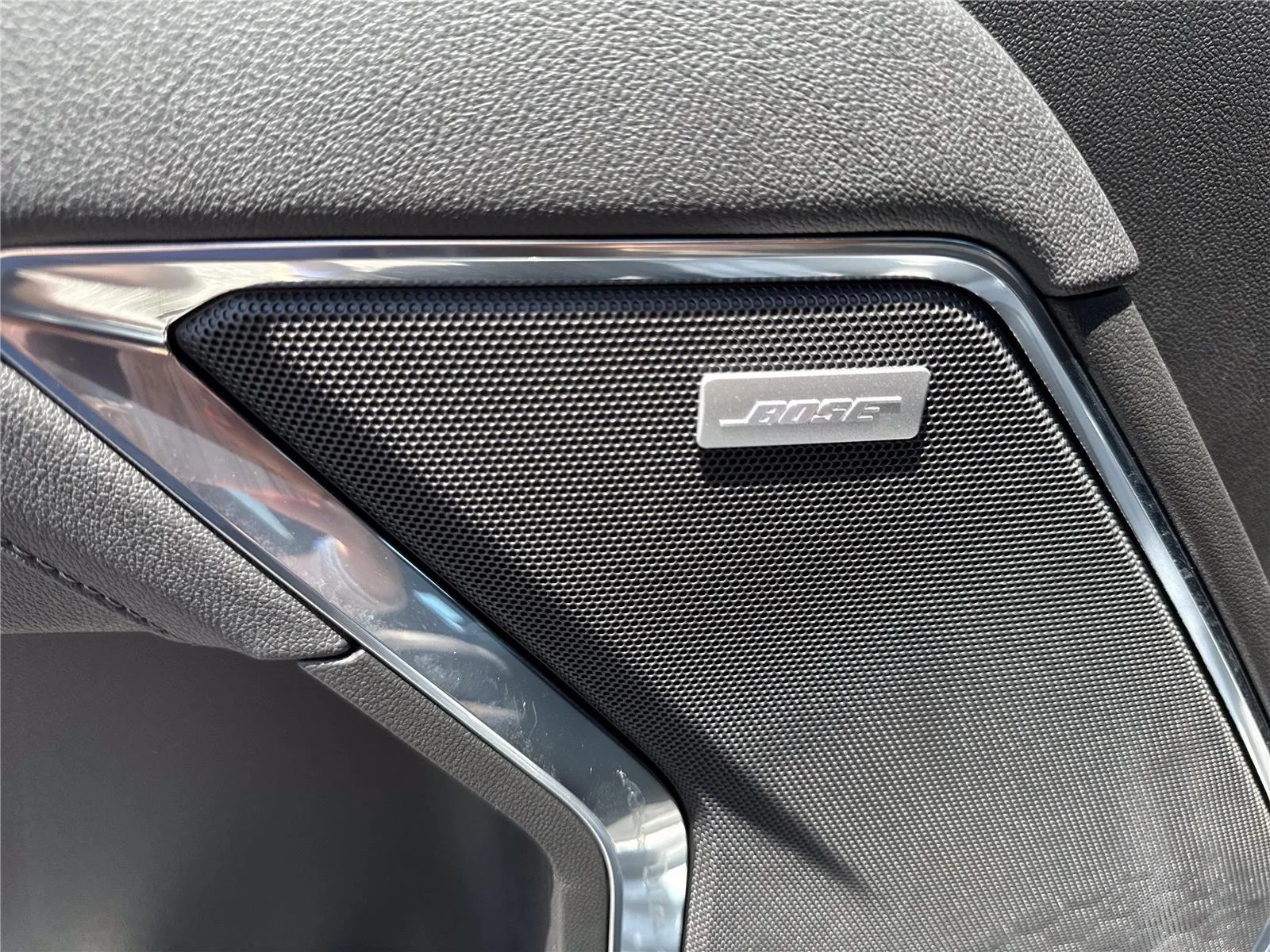 New 2026 Sterling Metallic GMC Elevation image 19