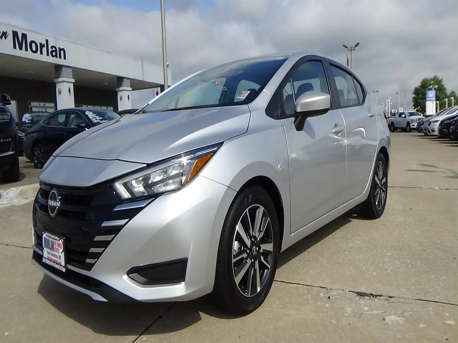 Certified Used 2025 Brilliant Silver Metallic (k23) Nissan SV image 2