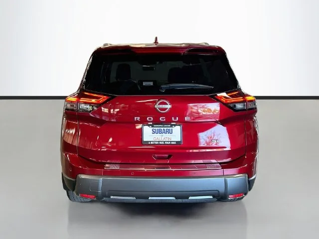 Used 2025 Red Nissan SL image 4
