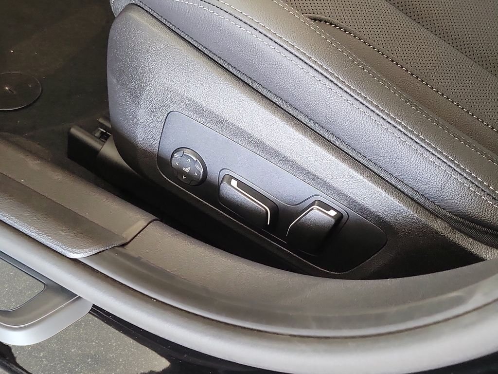 New 2026 Jet Black BMW 330i image 23