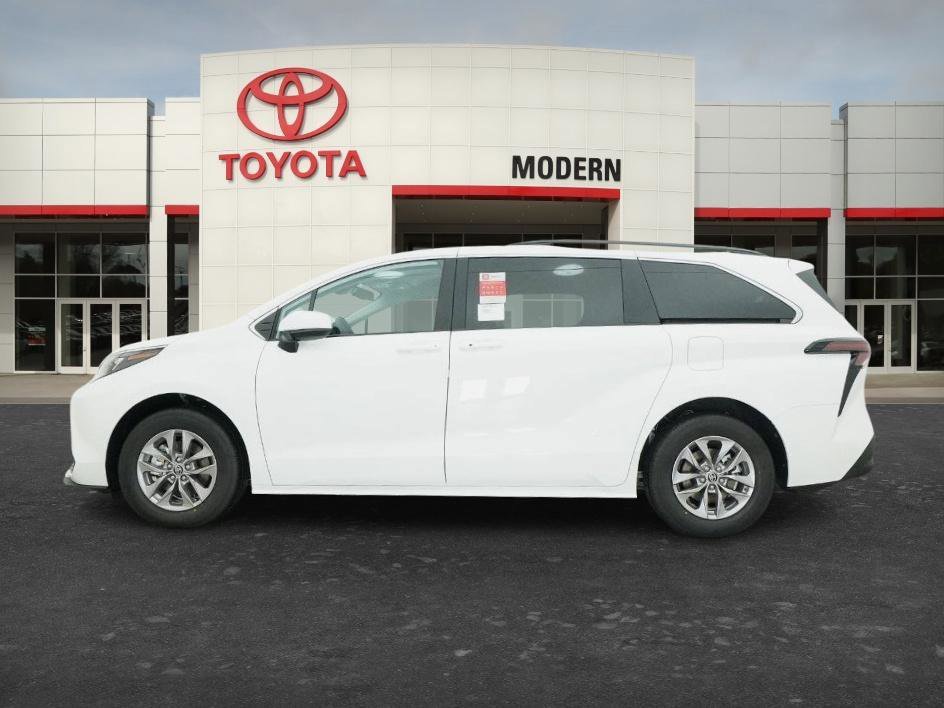 New 2026 Ice Cap Toyota LE image 5