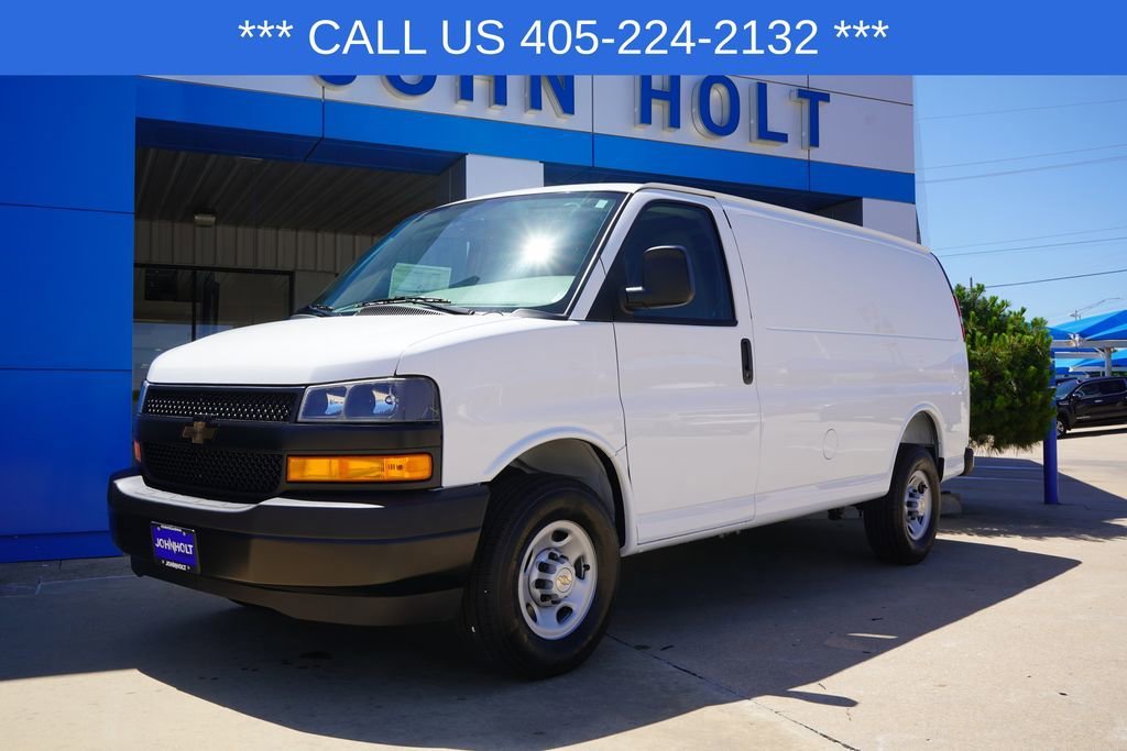 2026 Chevrolet Express 2500 Work Van HD's photo