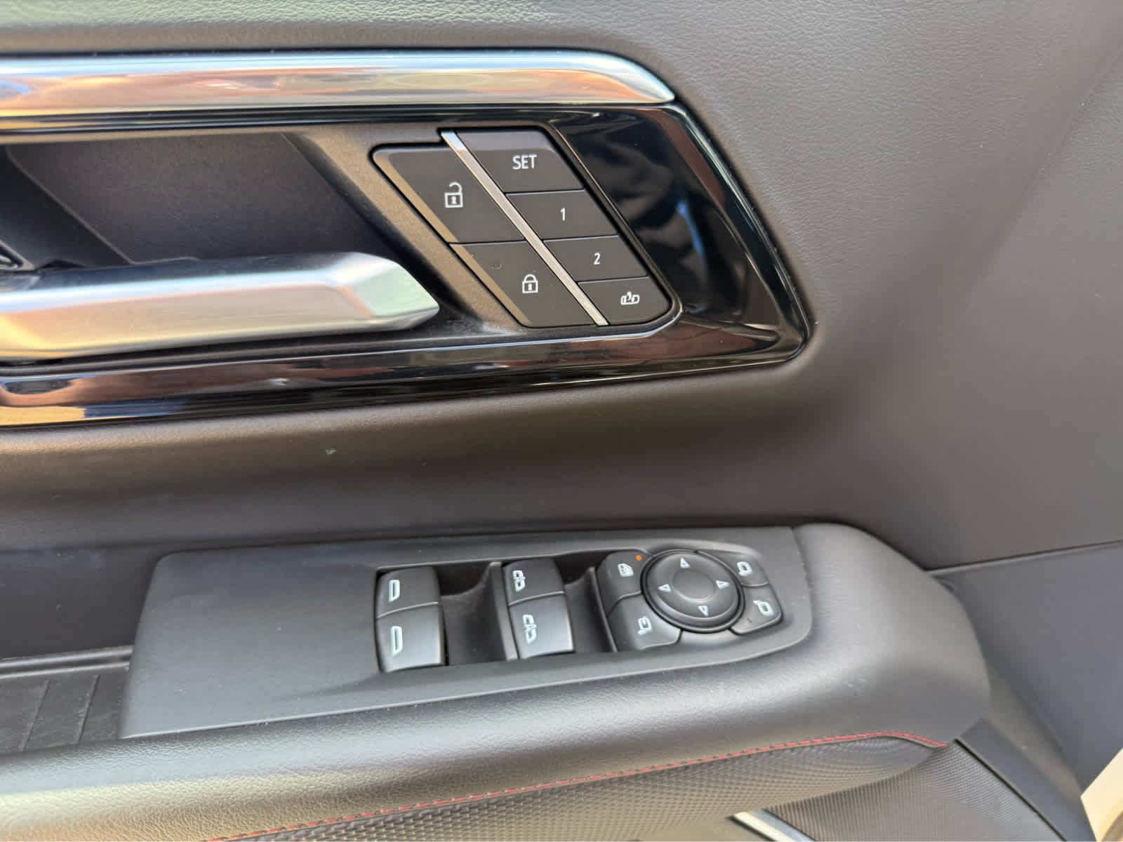 Used 2025 Iridescent Pearl Tricoat Chevrolet RST image 19