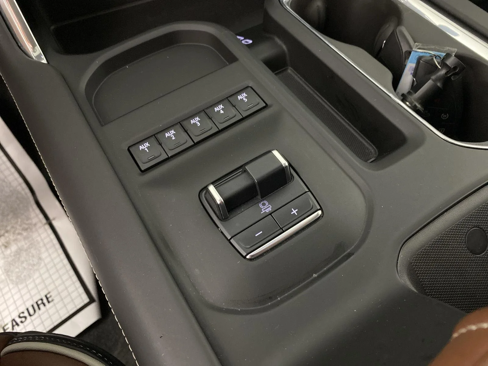 Used 2025 Onyx Black GMC Denali Ultimate image 31