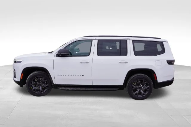 New 2026 Bright White Clear-Coat Exterior Paint Jeep Limited Altitude image 6