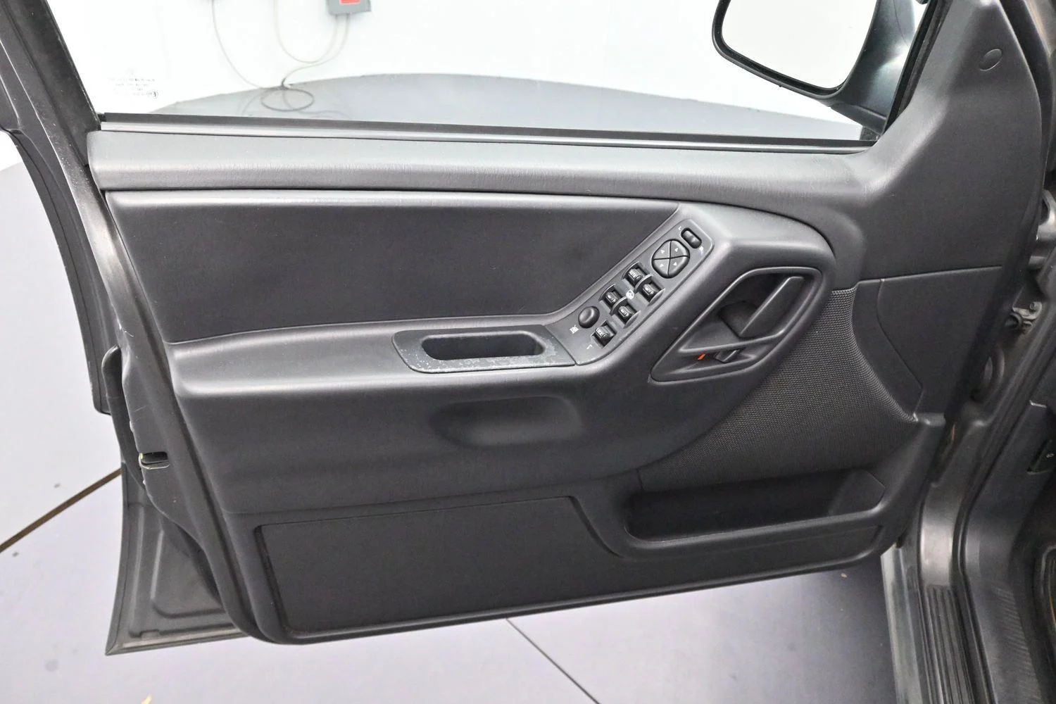 Used 2004  Jeep Columbia Edition 2WD image 9