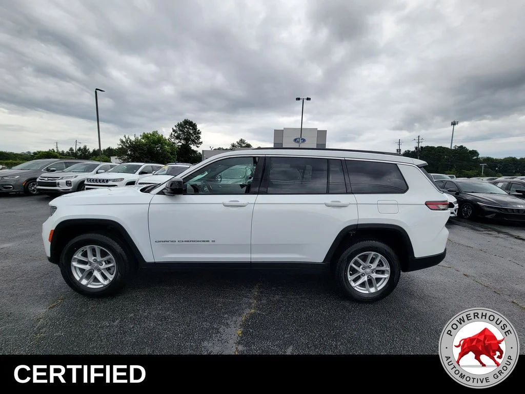 Used 2024 White Jeep Laredo image 2