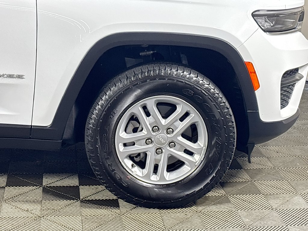 Used 2025 Bright White Clearcoat Jeep Laredo image 22