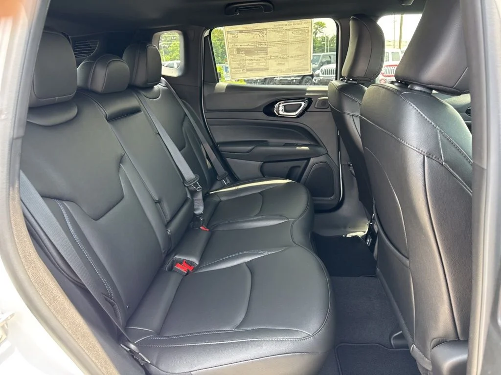 2025 Jeep Compass Limited - Photo 16