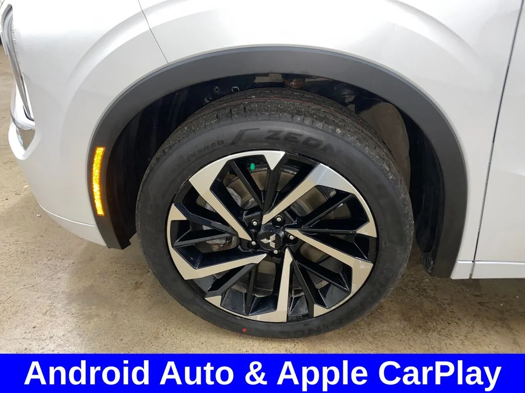Used 2022 White Mitsubishi SEL image 16