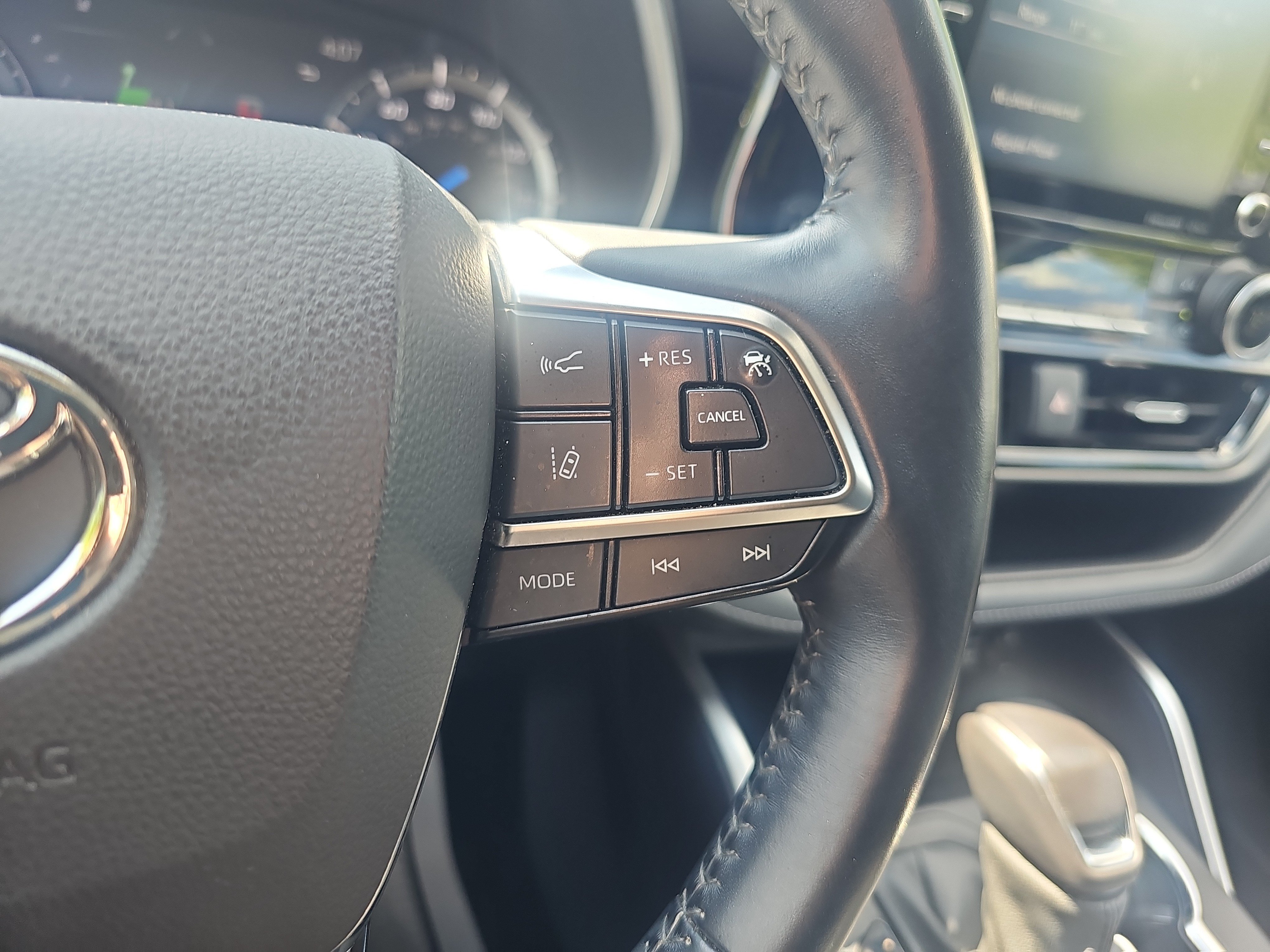 Used 2021 Blizzard Pearl Toyota Hybrid XLE image 21