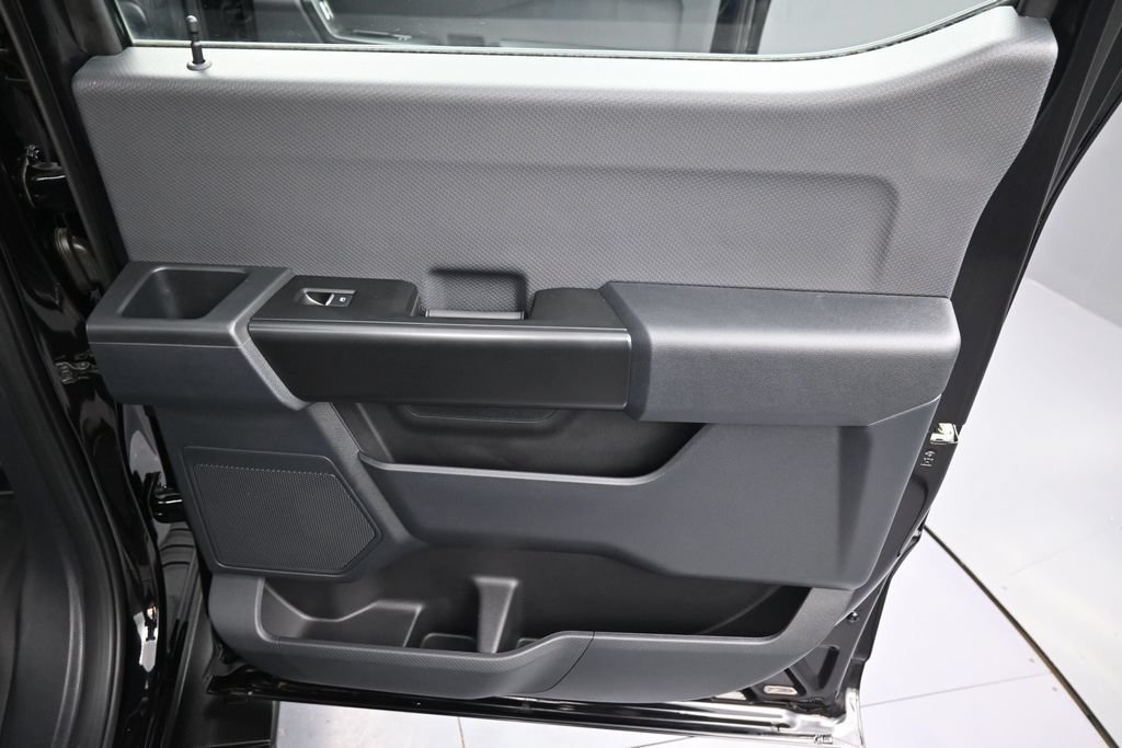 Used 2025 Black Metallic Ford XL image 27