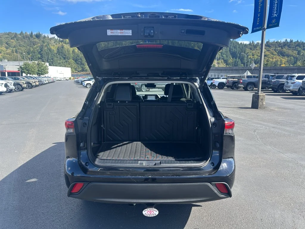 Used 2021 Black Toyota XLE image 11