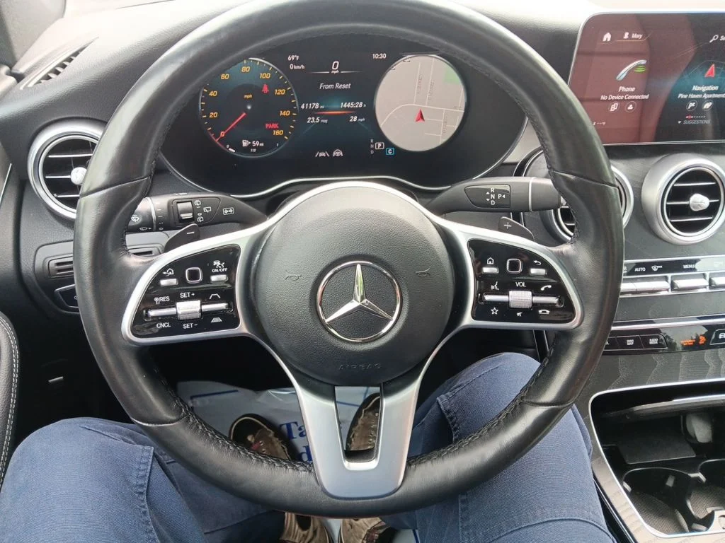 Used 2022 MANUFAKTUR Diamond White Mercedes-Benz GLC 300 image 16