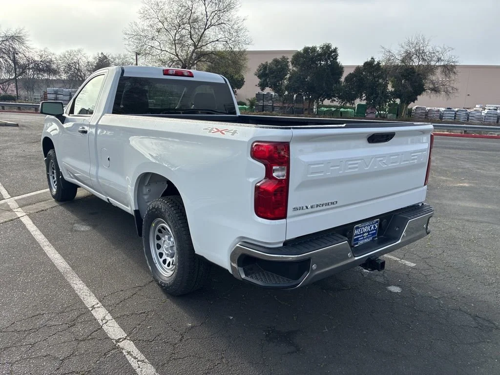 New 2026 Summit White Chevrolet WT image 5