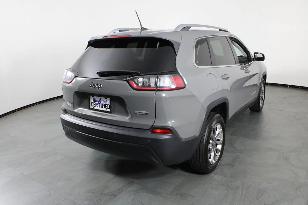 Used 2020 Gray Jeep Latitude Plus image 3