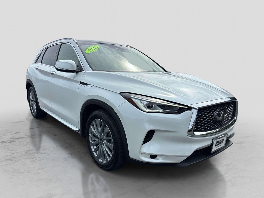Certified Used 2025 White INFINITI LUXE image 7