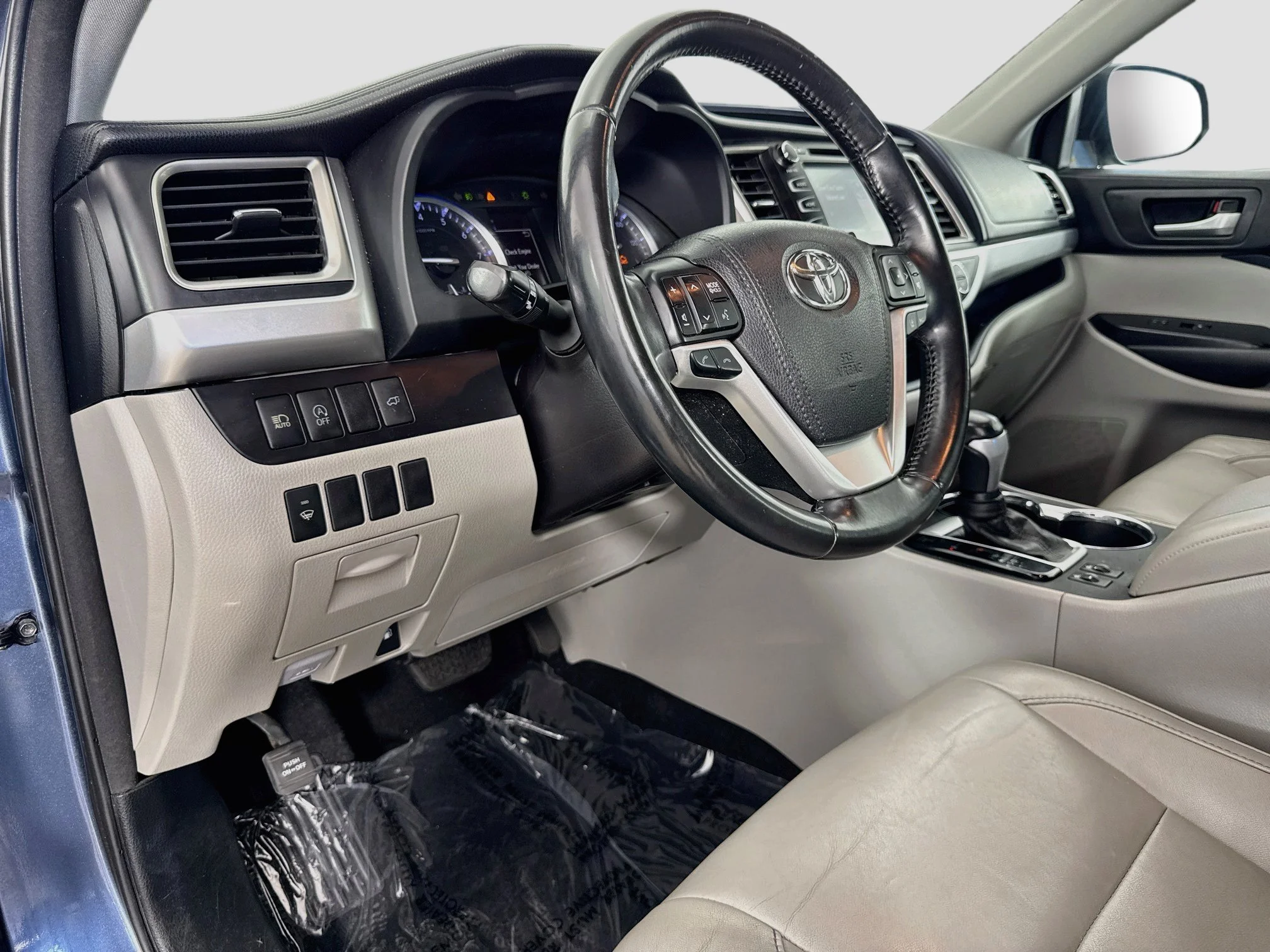 Used 2018 Blue Toyota SE image 11