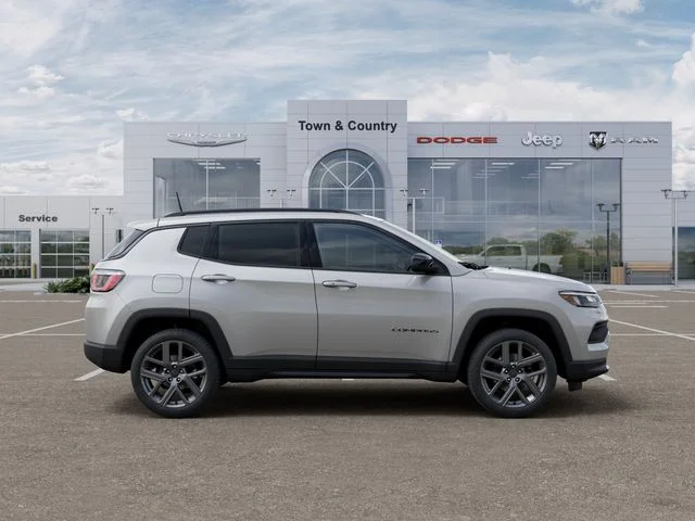 New 2026 Silver Zynith Metallic Clearcoat Jeep Latitude image 21