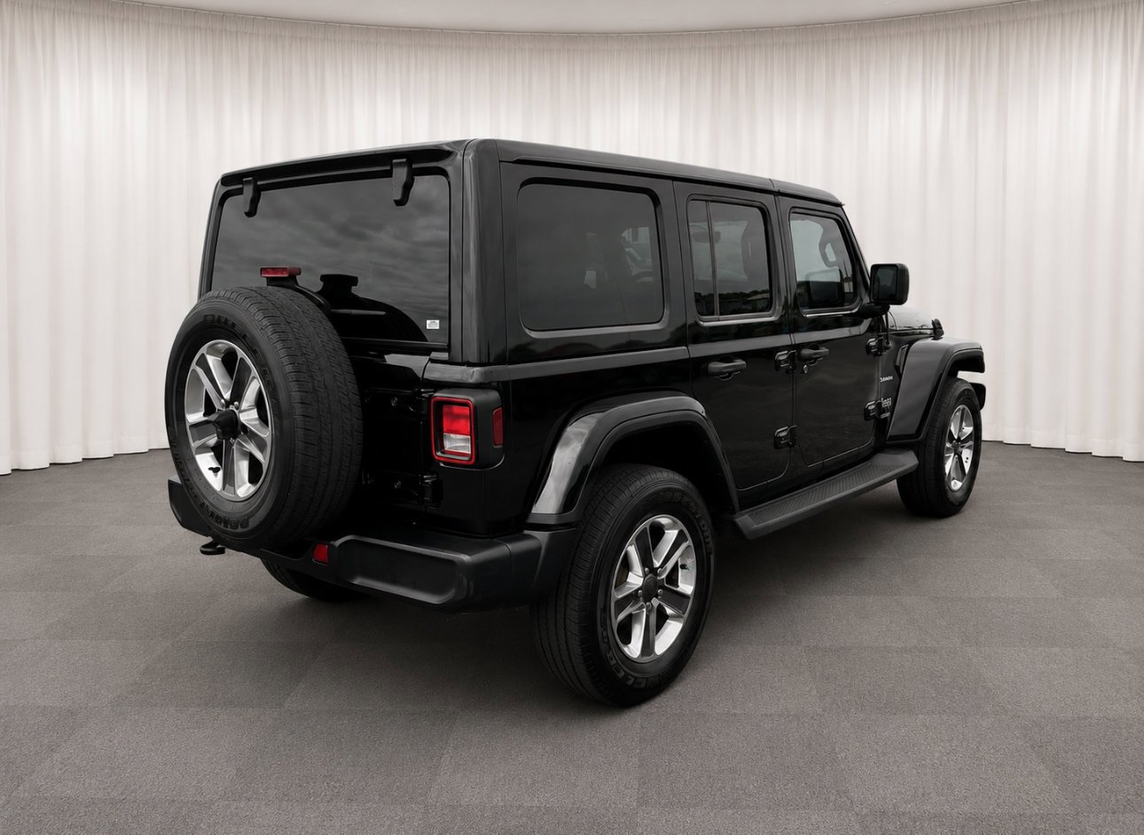 Used 2019 Black Clearcoat Jeep Sahara image 3
