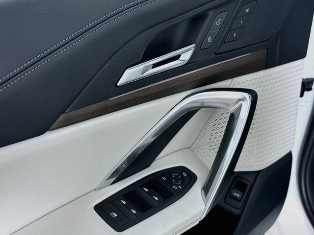 New 2026 White Metallic BMW xDrive28i image 18