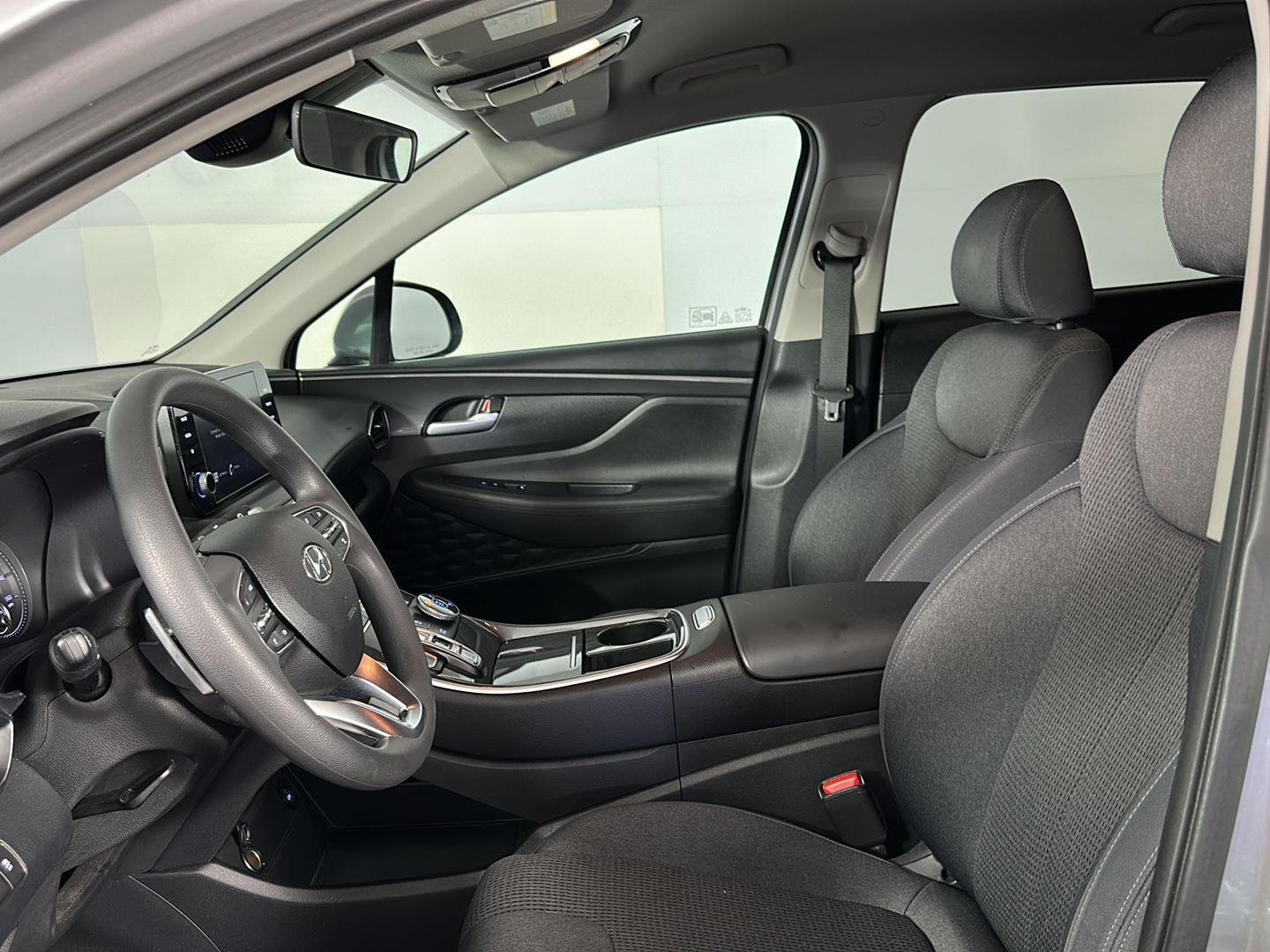 Used 2021 Shimmering Silver Hyundai SE image 6