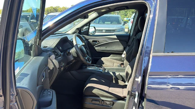 Used 2022  Honda Sport image 9