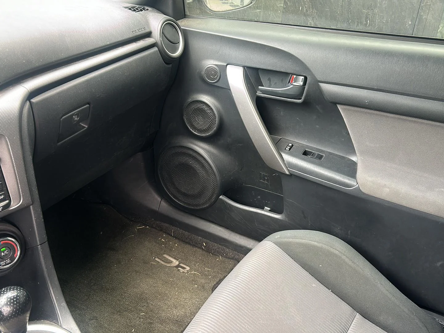 Used 2014 Super White Scion  image 16