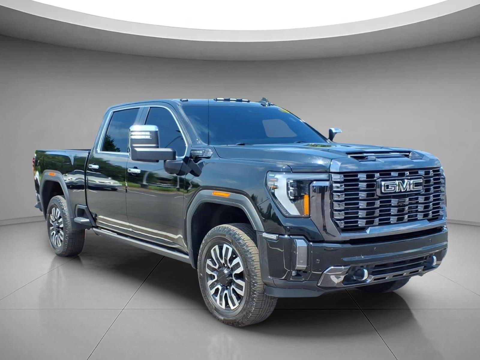 Used 2024 Onyx Black GMC Denali Ultimate image 1
